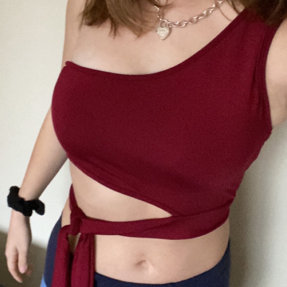 One shoulder self tie maroon tank
